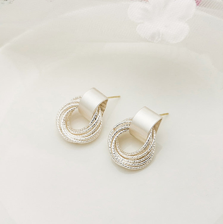 Minimalist Matte Metal Circle Tassel Earrings