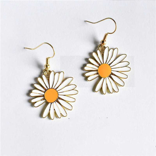 Delicate Little Daisy Stud Earrings – Simple, All-Match Floral Style